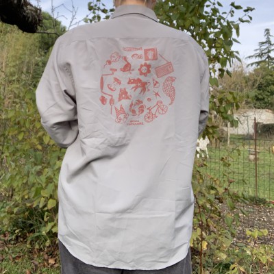 💿 Chemise grise, impression au dos 💿
