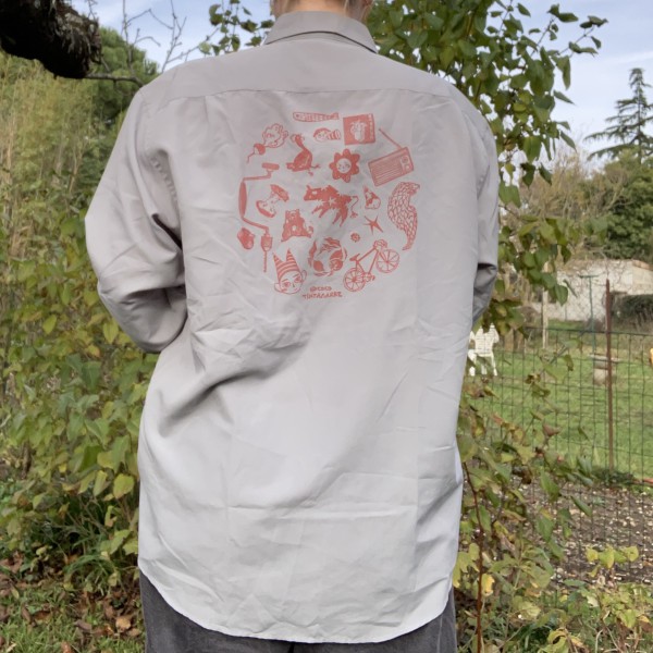 💿 Chemise grise, impression au dos 💿