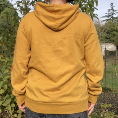 🟡 Sweater jaune, impression à l'avant et sur les manches 🟡