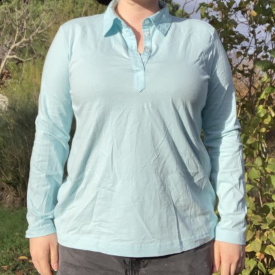 🔵 Polo bleu, impression au dos 🔵