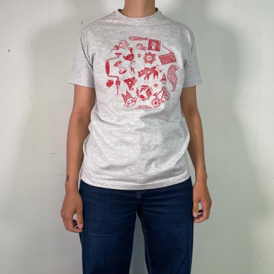 ⚪ Tee-shirt gris, impression à l'avant ⚪ ⚪ Tee-shirt gris, impression à l'avant ⚪